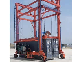 連體集裝箱跨運(yùn)車